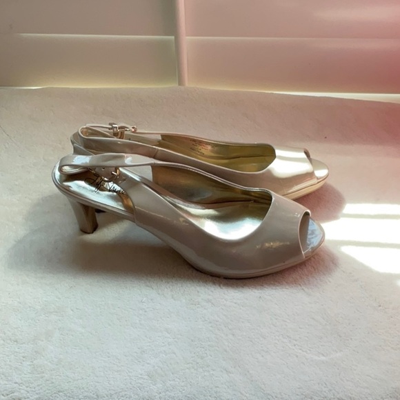 Life Stride Cream Peep-Toe Slingback Heels - Picture 3 of 8